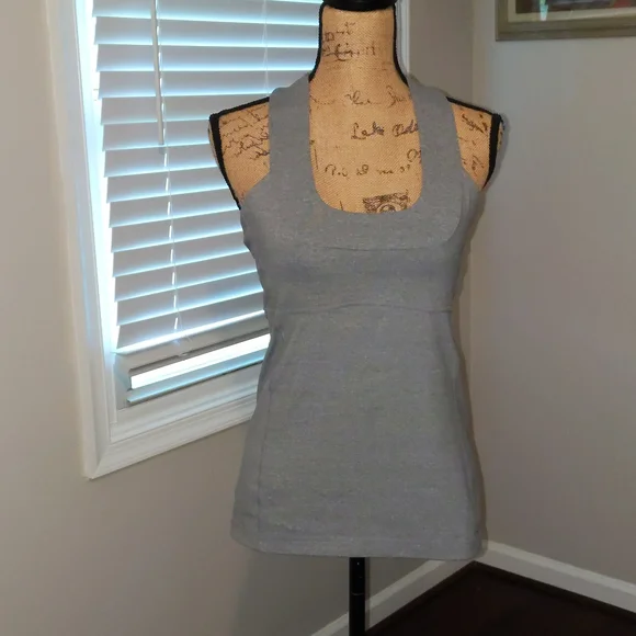Lululemon tank size 8 - Picture 1 of 6